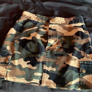 Camo skirt forever 21